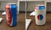 Estudante encontra logo da Pepsi nas novas latas de Coca-Cola.